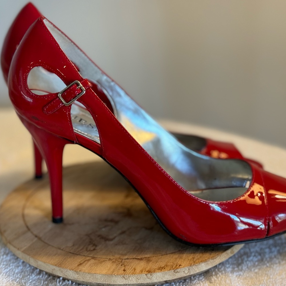 Classic GUESS Red Peep Toe Patent Leather  Size 8 mid heel excellent condition. - Picture 4 of 8